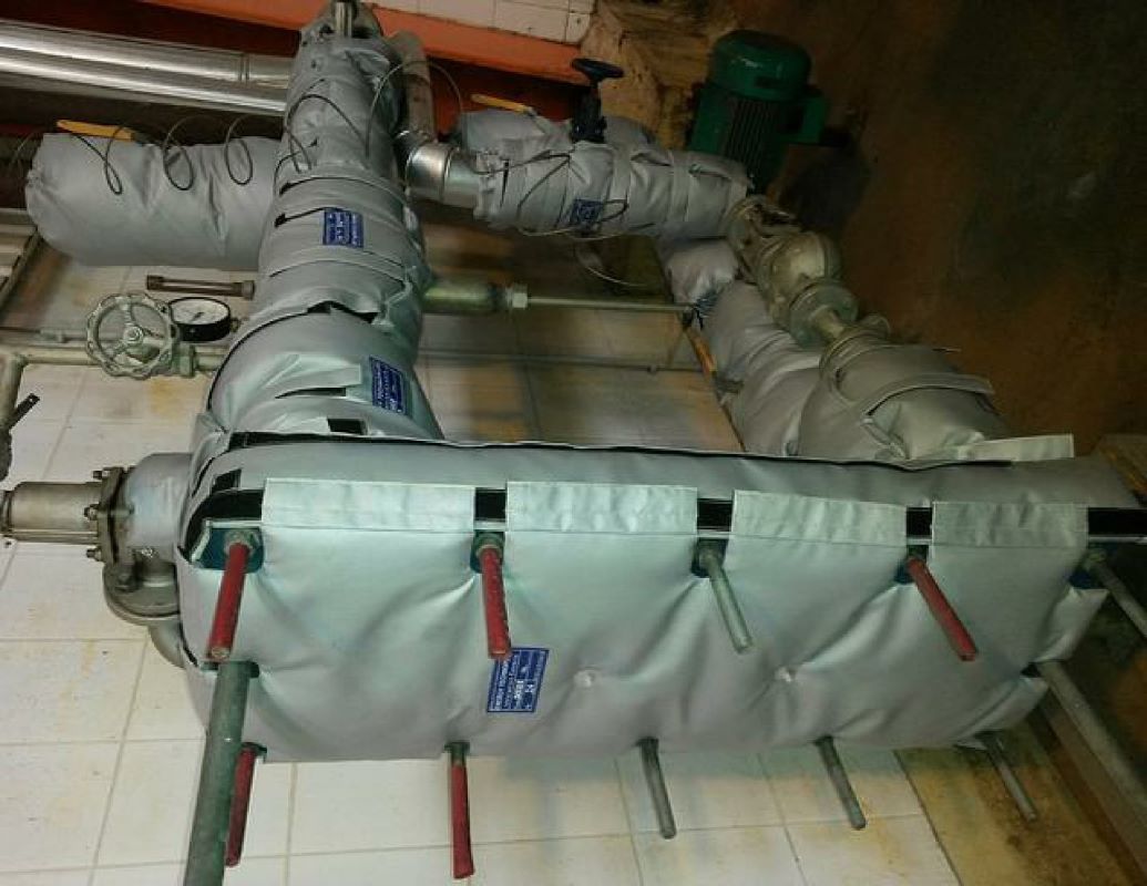 Schimbator de caldură echipat cu jachetă de izolare