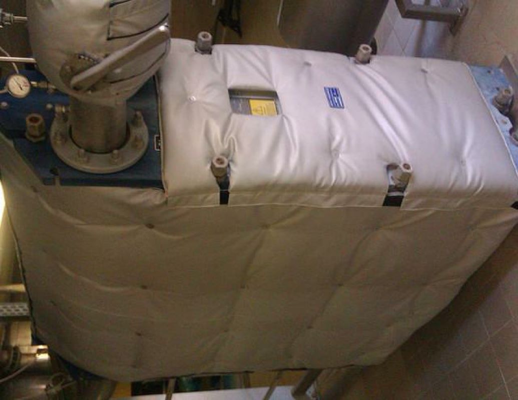 Schimbator de caldură echipat cu jachetă de izolare (2)