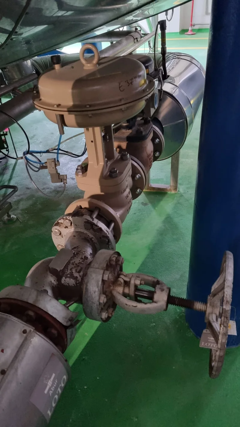 Armaturi industriale curățate, înaintea aplicării izolației detașabile textile